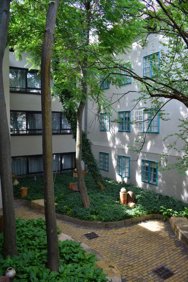 Zsolnay Negyed Vendeghaza Aparthotel Pécs Buitenkant foto