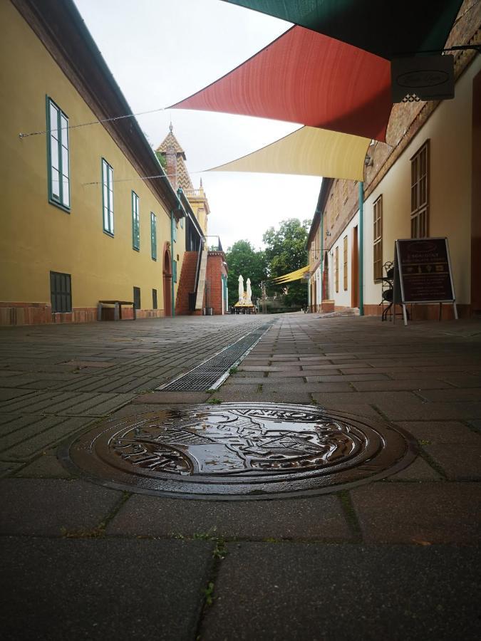 Zsolnay Negyed Vendeghaza Aparthotel Pécs Buitenkant foto